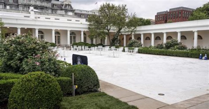 Does the White House have a backyard?