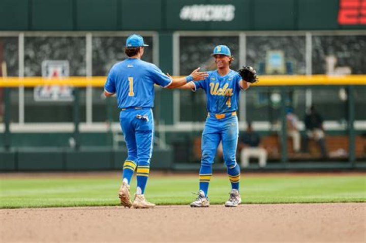 Does UCLA have journalism program?