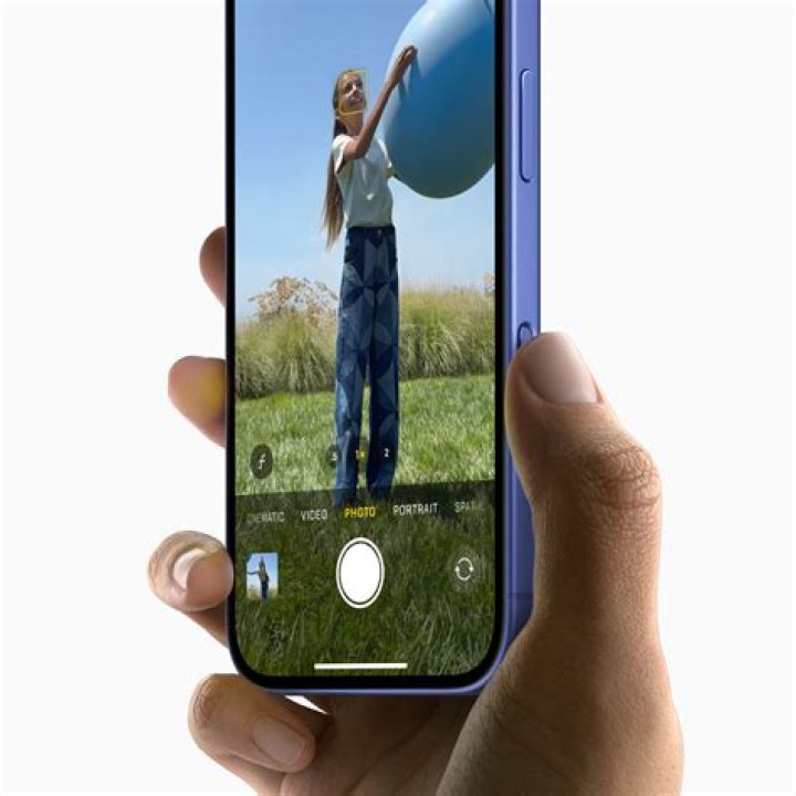 How do I make my iPhone wallpaper black?