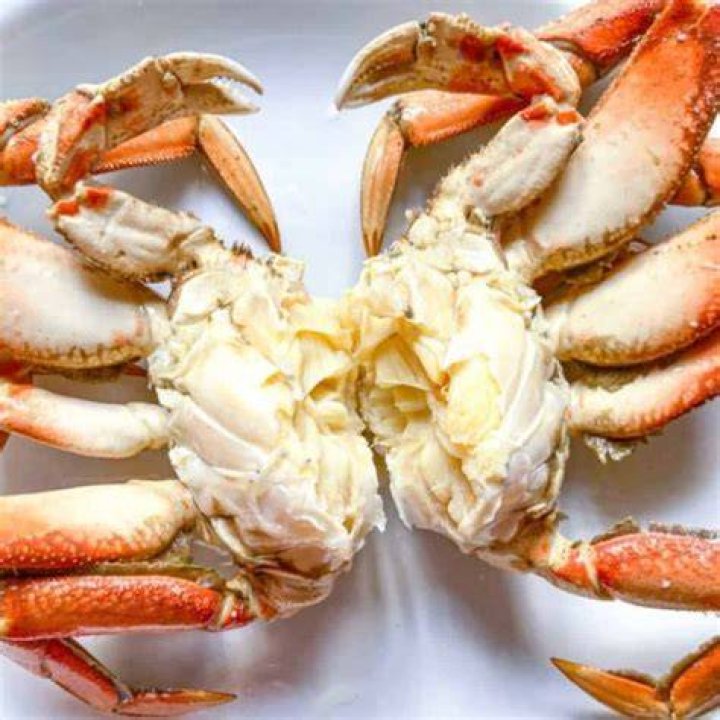 How do you pick a Dungeness crab?