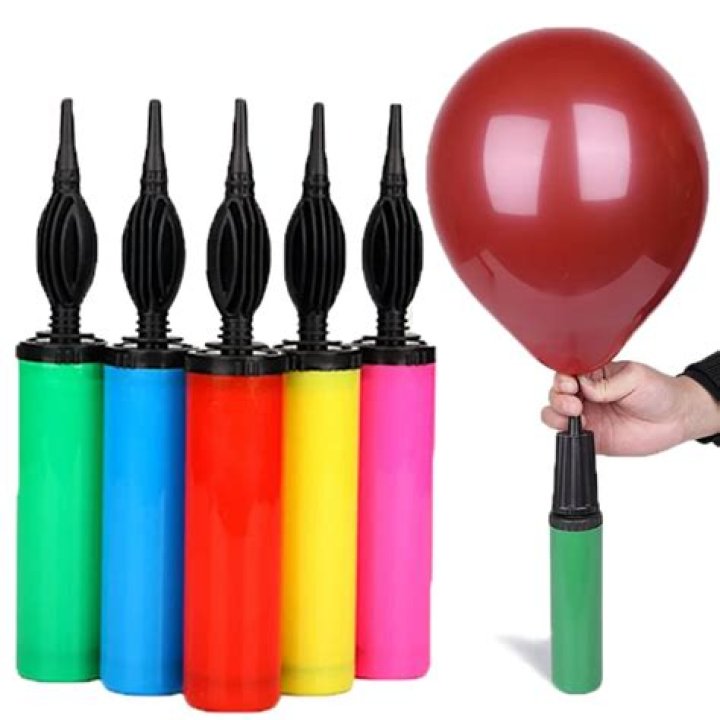 How does a hand balloon pump work?