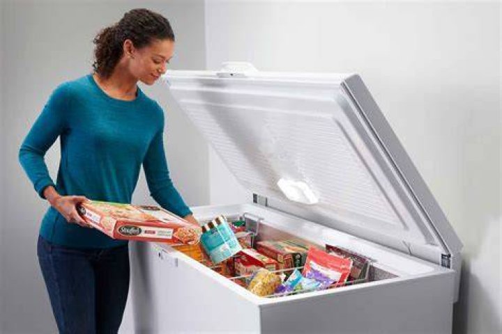 How much does it cost to run a large freezer?