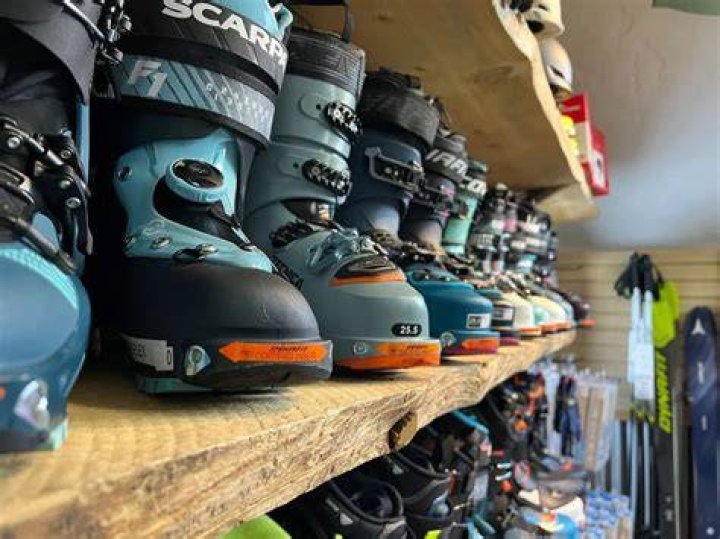 How should new ski boots feel?