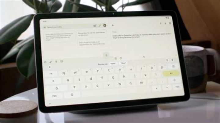 Why is my tablet not compatible with WhatsApp?